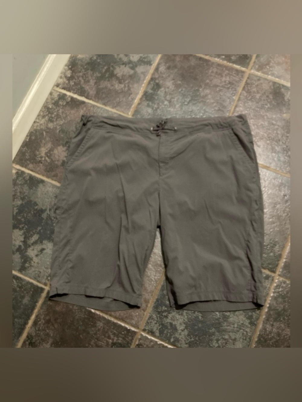 Columbia Grey Omni-Shield Women's Cargo Shorts Size 22W